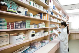 卓健醫療會資助同事修讀配藥相關課程,將來可晉升為專業的配藥員。