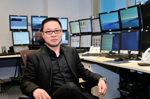 環球投資市場瞬息萬變,灝天金融集團交易董事尹啟良表示,金融從業員要擁有良好的時事觸覺,為客戶提供最新的投資訊息。