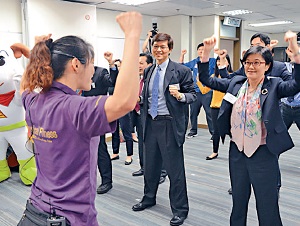 香港人經常被指運動量不足，社會各界因此積極推廣運動風氣。