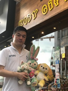 鍾情迪士尼卡通人物Duffy的Koeman，開設Koby Gift Shop可謂寓興趣於工作