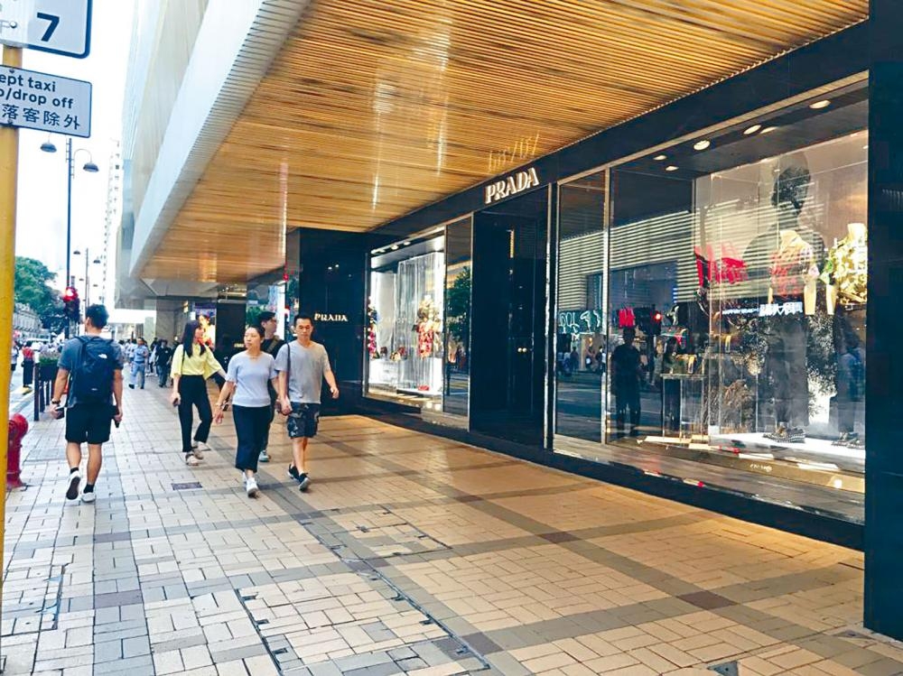 示威遊行令零售及旅遊業受創，店鋪生意大受打擊。