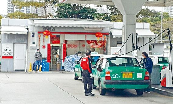 石油氣價格上漲,令生意本已慘淡的的士司機雪上加霜。