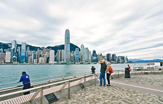 訪港旅客數字下挫,連帶各行各業生計大受影響。