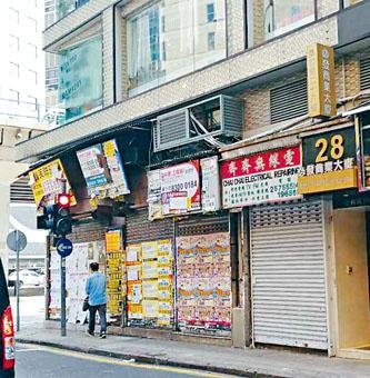 肺炎疫情下市面一片蕭條,店鋪停業隨處可見。