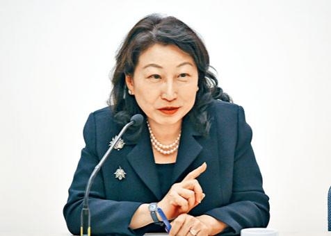 律政司司長鄭若驊於上月二十七日回覆戴啟思(下圖)的親筆函件。