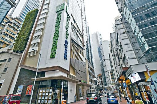 位於上環香港蘇豪智選假日酒店，近期已暫停訂房服務。