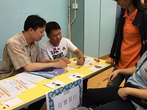 香港傷健協會舉辦義工活動讓會員走出社區，培養他們的自信心及責任感，亦能促進傷健共融。