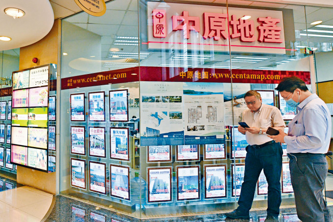 第三批保就業名單中，申領金額最多是中原地產 。