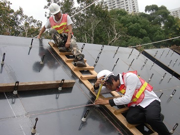 本港很多大型基建包括土地開發、房地產範疇如住宅、工商大廈至周邊道路及網絡配合、工程監察及舊區活化工程等均需要測量師的投入。