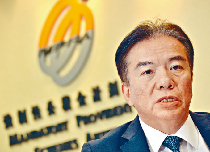 黃友嘉提醒打工仔,毋須過分擔心市場短期波動。