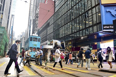 本港經濟未見復甦，各行業的打工仔仍要咬緊牙根渡難關；求職者亦要密切留意及了解不同公司的招聘計畫，在艱難時期尋求合適工作。