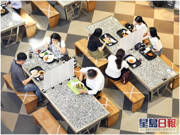 食肆同坐一桌人數由2人放寬至4人,其他防疫規定不變。資料圖片