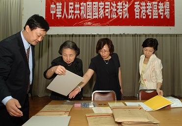 以往本港律師於國家司法考試的及格率低，難以攻入內地市場。