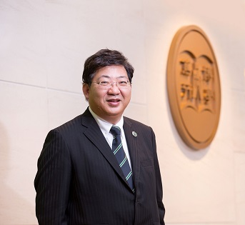 香港恒生大學校長何順文教授表示，卓越僱主須關心僱員之外，亦要不斷為員工增值。