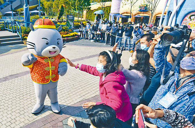 海洋公園重開，小朋友表現興奮。