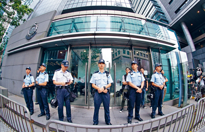 專責止暴制亂的香港警隊，欠缺多達約四千人手填補空缺。