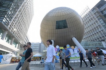 受惠於網購需求增，市場對IT及網絡營銷學科的畢業生求才若渴。