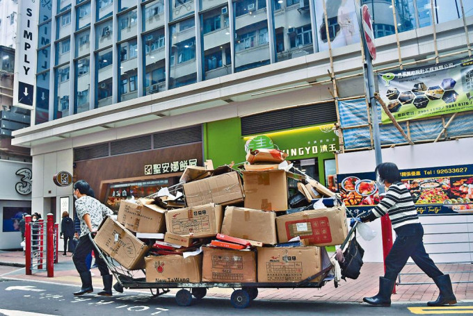 本港失業率持續下跌，然而草根階層仍為生活默默打拼。