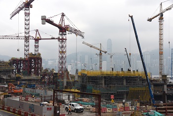 除了在香港發展外，測量師行業在外地的出路和發展機會多。