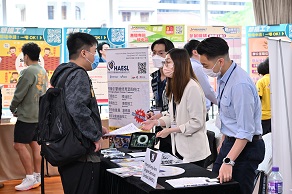 活動匯集超過二十家知名企業，求職者可即場申請及面試。