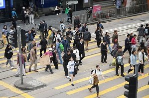 香港其實跟日本很相似，有經驗的人才非常短缺，所以無論政府或機構都有需要推遲退休年齡。