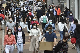 香港是個中西薈萃的城巿，是傳統與現代的結合，職場中很多時會以多聲道溝通。