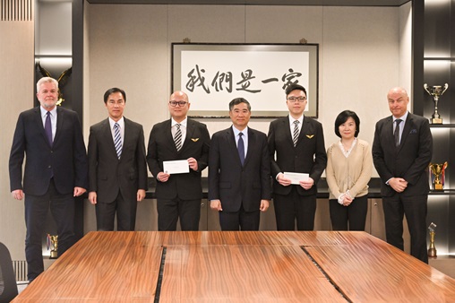 公司的座右銘「我們是一家」體現了將員工視為一家人的理念，並在日常工作中通過多個層面展現這種企業文化。