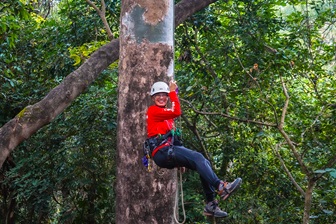註冊攀樹師李綺璇在泛亞太平洋區攀樹錦標賽2026的初賽中，奪得空中拯救項目第三名。