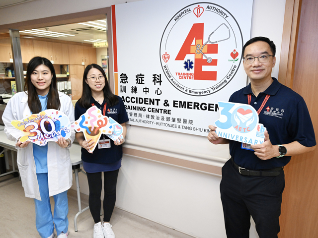 蕭粵中(右一)表示他常檢討一個命題，就是「把病人送到醫院才救，其實已經遲了，應該送院前已能急救。」