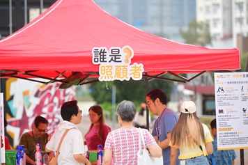 據社福界推算，現時全港有逾一百一十二萬名照顧者。